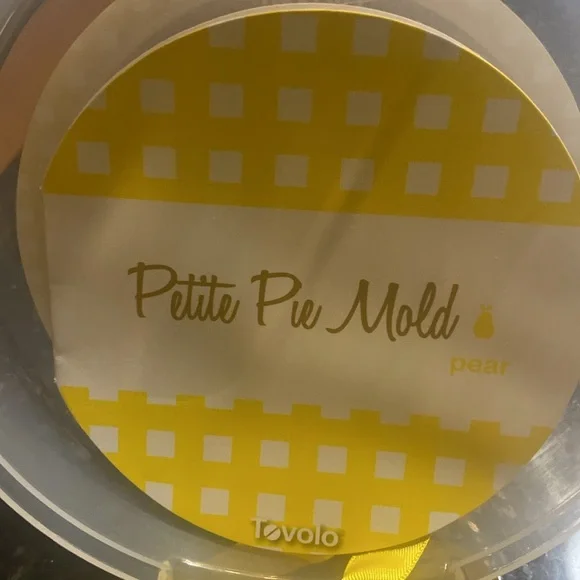 NWT Tovolo Yellow Petite Pear Pie Mold - Picture 3 of 5